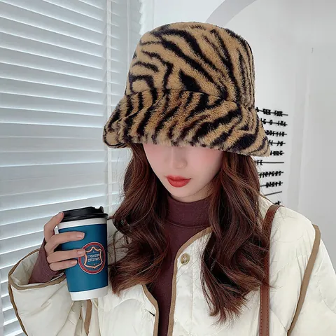 Chapeau Cloche Femme Imprimé Zèbre en Peluche Bob Chaud Fourrure Synthétique Hiver Mode Décontracté Extérieur Bonnet Doux Pelucheux