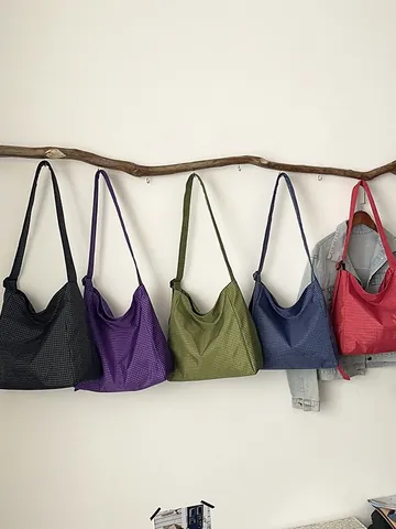 Women Large Capacity Nylon Plaid Shoulder Bag Casual Lightweight Summer Crossbody Hobo Bag Grid Pattern Tote Bag For Daily Commute