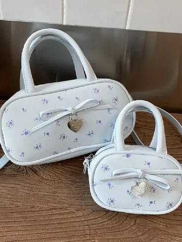 Nischendesign Süße Blumen Bowling Tasche Für Damen Schleife Herz Anhänger Handtasche PU Leder Kleine Umhängetasche Mädchenhaft Stil