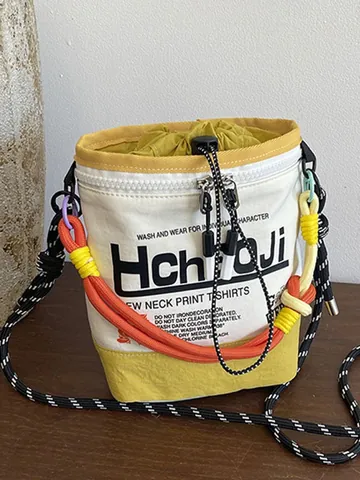 Mode Nischen-Design Nylon Beuteltasche Damen Lässig Farbblock Buchstaben-Druck Umhängetasche Mit Buntem Geflochtenem Seil