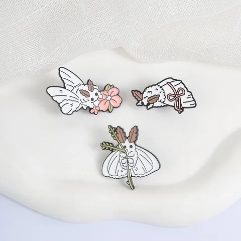 Broche de Metal de Polilla Caniche Blanca de Dibujos Animados Pin de Esmalte Lindo para Mujeres Niñas Ropa Bolso Decoración Animal Polilla