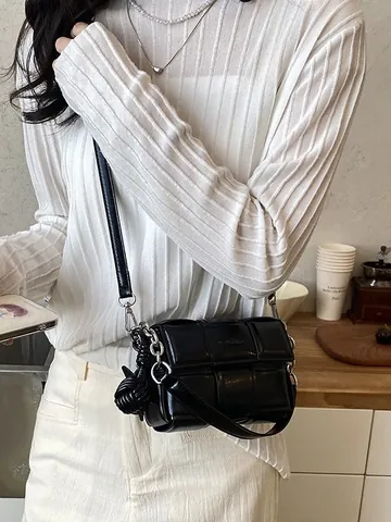 Women Woven PU Leather Square Shoulder Bag Designer Quilted Underarm Bag With Silver Chain Strap Minimalist Small Crossbody Bag