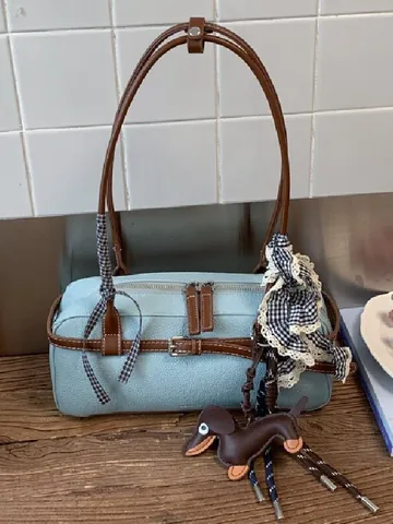 Sac Boston Couleur Contrastée Mode Femme Sac à Bandoulière en Cuir PU Grande Capacité Sac à Main Sous les Aisselles Avec Pendentif