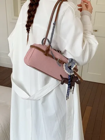 Sac Boston Couleur Contrastée Mode Femme Sac à Bandoulière en Cuir PU Grande Capacité Sac à Main Sous les Aisselles Avec Pendentif