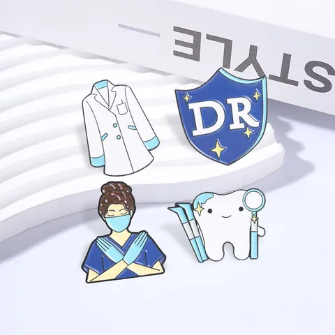 Épingle en Émail Médical Dessin Animé Dent Mignonne Docteur Infirmière Blouse Bouclier Broche Badge pour Étudiants en Médecine Cadeau