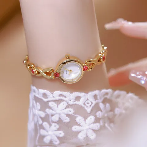 Reloj de Cuarzo para Mujer Estilo Old Money Vintage Francés Con Pulsera de Cadena de Aleación Incrustado con Diamantes de Imitación Rojos