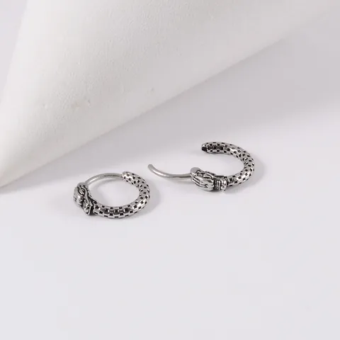 Pendientes de Dragón de Acero Inoxidable Plata Antigua Grabados Punk Gótico Garra de Dragón Pendiente de Cartílago Joyería