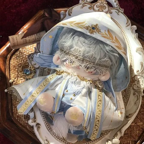 Lujoso Juego de Ropa para Muñeca Prophets Oracle para Muñeca de Algodón 20cm Estilo de Corte Europeo Blanco Oro Capa Bordada Máscara de Encaje
