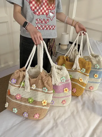 Grand Sac Rayé Tissé à la Main Grande Capacité Tricot Sac à Épaule Plage Vacances Avec Fleurs au Crochet 3D Glands Femme