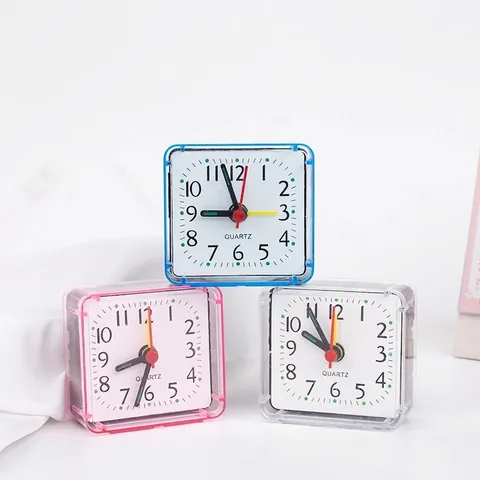 Réveil Carré Petit Minimaliste Moderne Quartz Analogique Silencieux Horloge de Bureau Portable Étudiant Enfants Chambre à Coucher Réveil à Pile
