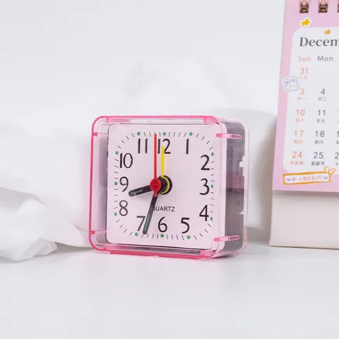 Réveil Carré Petit Minimaliste Moderne Quartz Analogique Silencieux Horloge de Bureau Portable Étudiant Enfants Chambre à Coucher Réveil à Pile