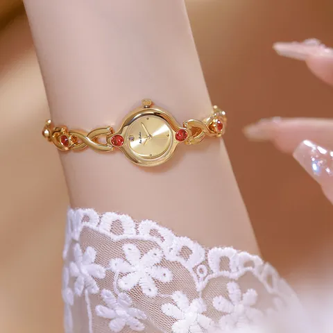 Reloj de Cuarzo para Mujer Estilo Old Money Vintage Francés Con Pulsera de Cadena de Aleación Incrustado con Diamantes de Imitación Rojos