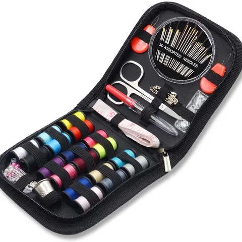 Kit de Couture Portable 72 Pièces Pour Voyage et Maison Fils Aiguilles Ciseaux en Acier Inoxydable Mètre Ruban Dé à Coudre Boutons Épingles Enfileur Accessoires Complets Étui Noir à Fermeture Éclair Outils de Couture