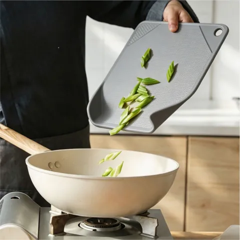 Standing Plastic Kitchen Cutting Board Set With Funnel Edge Non-slip Grinding Function For Baby Food Vegetable Fruit Meat