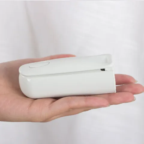 Portable Mini Lint Roller with Flip Top Cover Manual Sticky Hair Remover Roller for Clothing Pet Hair Dust Cleaning Travel