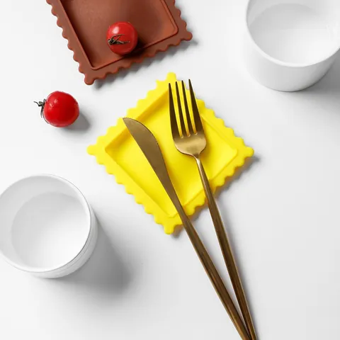 Creative Biscuit Shape Silicone Spoon Rest Heat Resistant Spatula Holder Anti-slip Kitchen Table Spoon Pad Mat Cooking Tool