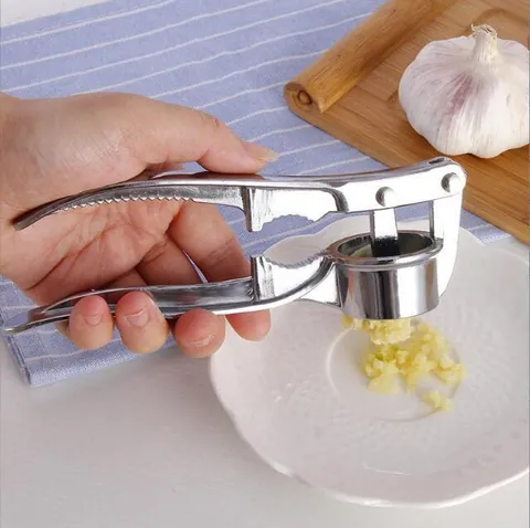 Manual Zinc Alloy Garlic Press Multifunctional Nutcracker Bottle Opener Kitchen Tool Silver Garlic Smasher Mincer Crusher