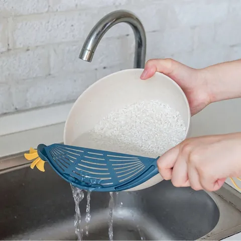 Portable Creative Kitchen Rice Washer Hanging Type Drainer Strainer Filter Cleaner PP Plastic Rice Washing Brush For Home Gadgets