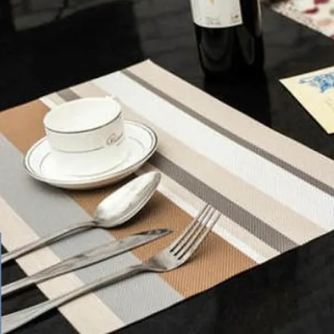 Tovaglietta in PVC a Righe Stile Europeo Resistente al Calore Lavabile Intrecciata per Arredo Cucina e Protezione Tavolo