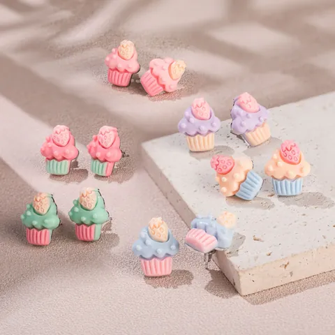 Süße Erdbeer-Cupcake Ohrstecker Ins Style Harz Titanstahl Lebensmittel Ohrringe Für Damen Mädchen Geschenk