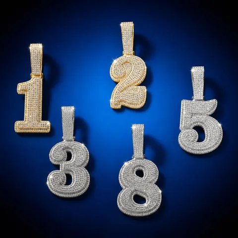 Collana con Ciondolo a Numero Hip Hop in Rame con Zirconia Intarsiata Iced Out Gioiello di Personalità per Uomo Toni Oro Argento