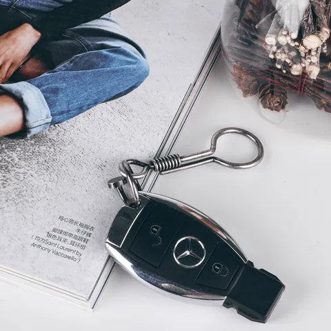 Retro Industrial Style Titanium Steel Spring Keychain For Men Women Simple Metal Key Ring Fashion Backpack Pendant Accessory