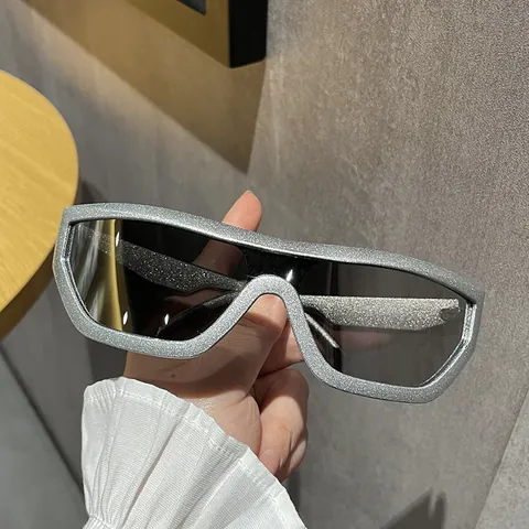 Occhiali da Sole Y2K Punk Avvolgenti Monopezzo per Donna Uomo Shield Grande Montatura Ciclismo Sport Moda Glitter Argento
