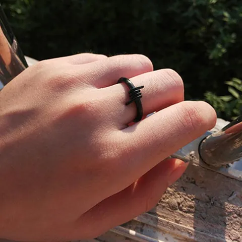 Minimalistischer Titanstahl Drahtumwickelt Ring Für Herren Damen Punk Stacheldraht Mode Band Ring Unisex Gothic Fingerschmuck