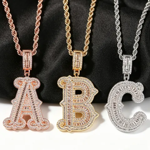 Collana con Ciondolo Lettera Iniziale Hip Hop Iced Out per Uomo Donna Rame Zirconia Baguette Alfabeto Gioielli Personalizzati