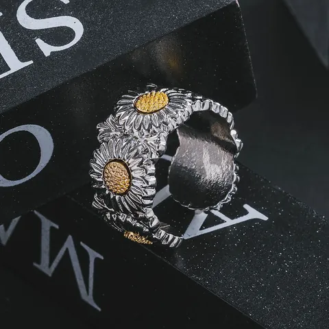 Verstellbarer Titanstahl Ring mit Gänseblümchen Design Einzigartiger Modeschmuck für Damen und Herren im Hip-Hop-Stil für Jeden Tag