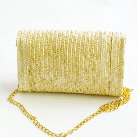 Handgemaakte Geborduurde Banaan Stro Schoudertas Voor Vrouwen Stedelijk Eenvoudig Beige Crossbody Tas Met Gouden Ketting Mode Handtas