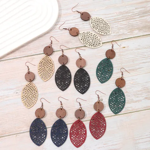Bohemian Wood Leather Hollow Leaf Drop Earrings For Women Vintage Ethnic Western Style Round Wooden Mesh Earrings Jewelry