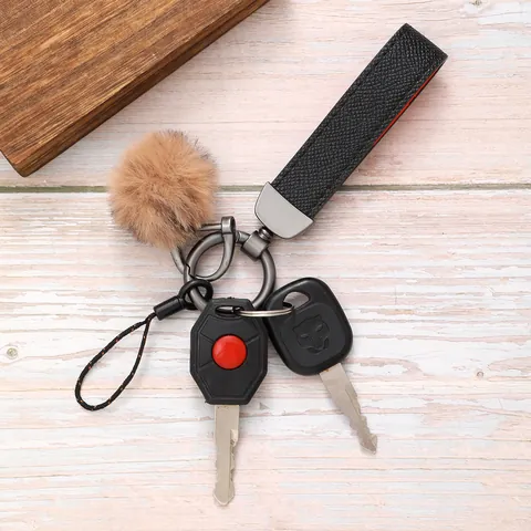 Detachable PU Leather Keychain with Plush Pom Pom Ball Car Key Ring Bag Pendant for Women Men Car Ornament Decoration