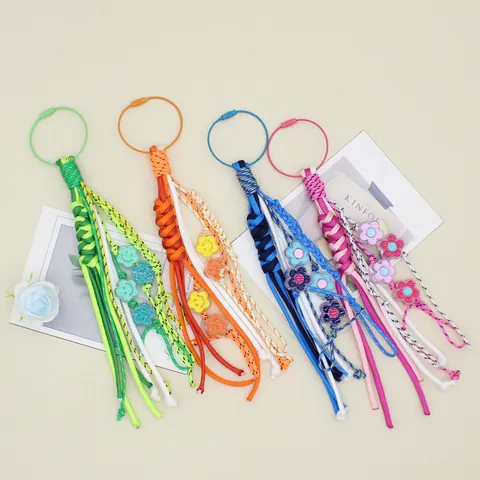 Handgefertigter Gewebter Polyester Seil Schlüsselanhänger Bunte Blume Taschenanhänger Für Damen Dopamin Stil Zubehör