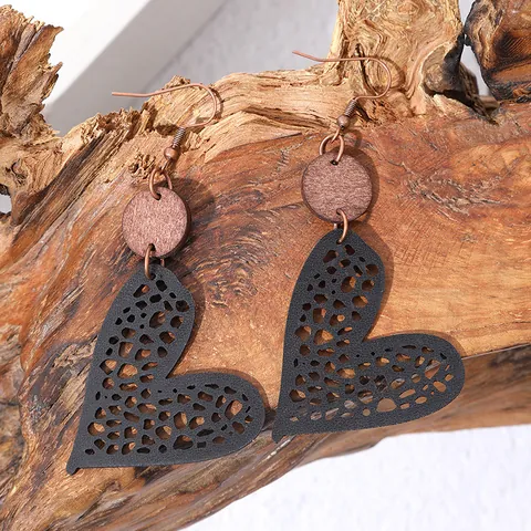 Fashion Hollow Heart Faux Leather Drop Earrings For Women Bohemian Vintage Wooden Disc Dangle Earrings Valentine Jewelry