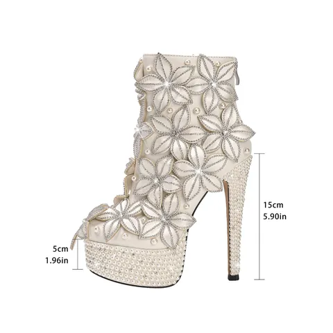 Bottines de Mariée Luxueuses en Cuir PU pour Femmes Fleurs en Satin 3D Perles Artificielles Strass Talon Aiguille Haut Plateforme Mariage Fête Chaussures de Photographie Blanc Cassé