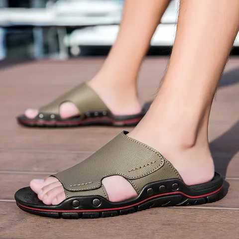 Ciabatte da Spiaggia Uomo Estive Casual in Vera Pelle Tendenza Coreana Sandali con Rivetti Antiscivolo per Uso Quotidiano All'aperto