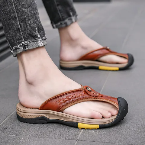 Men First Layer Cowhide Flip Flops Casual Outdoor Beach Sandals With Toe Protection Anti-Slip Rubber Sole Summer Leisure Shoes