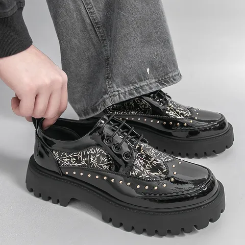 Men Personalized Rivet Casual Shoes Patent Leather Hand Painted Pattern Thick Sole Fashion British Retro Lace-up Shoes