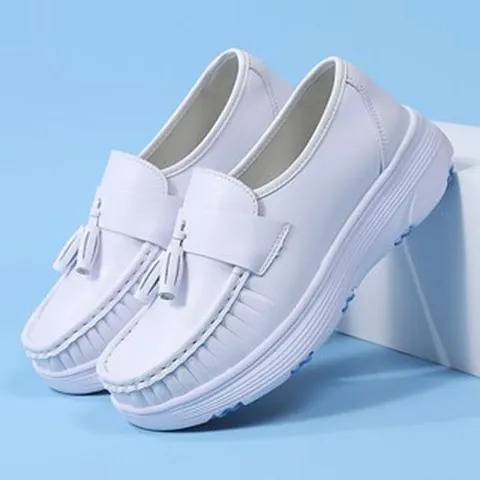Women Genuine Leather Nurse Shoes Soft Sole Breathable Hospital Work Shoes Non-Slip Lightweight Tassel Loafers Professional Footwear
