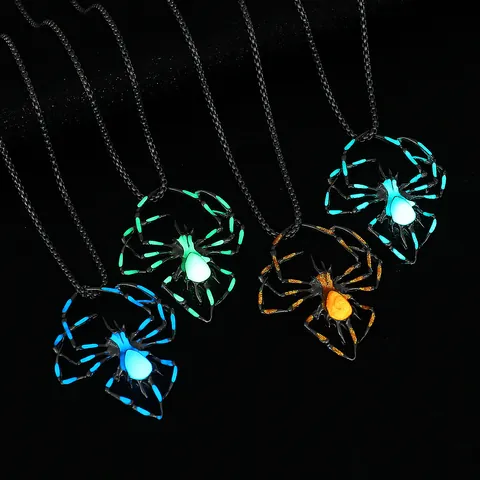 Gothic Alloy Luminous Spider Pendant Necklace For Halloween Party Dark Punk Hip Hop Spider Jewelry For Men Women