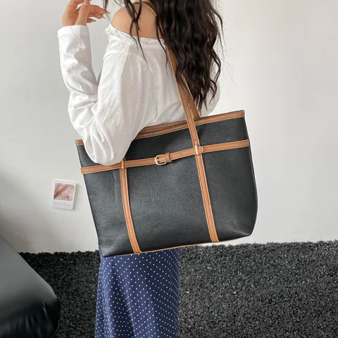 Women Minimalist PU Leather Tote Bag Summer Large Capacity Shoulder Bag With Bear Charm For Daily Commuting Office Lady Handbag