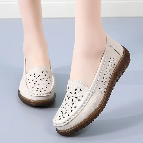 Women Hollow Out Leather Clogs Summer Breathable Casual Flat Sandals Comfortable Cowhide Outdoor Fashion Mother Footwear