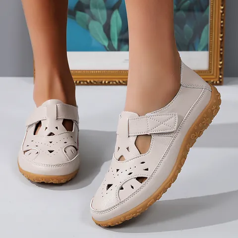 Damen Casual Hohl Geschnitten Flache Sandalen PU Leder Sommer Strand Schuhe Mit Klettverschluss Atmungsaktiv Plus Size Mode Fußbekleidung