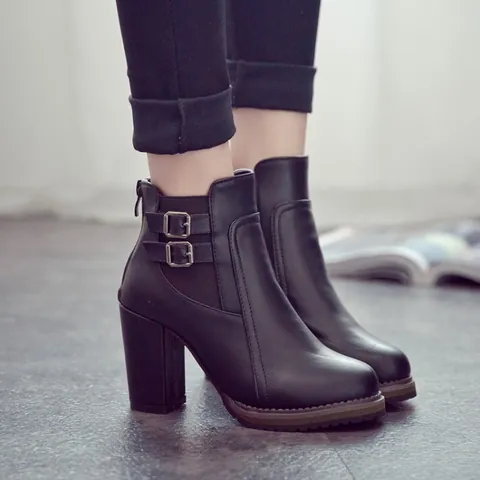 Bottes de Mode Rétro en Cuir PU à Talon Bloc Haut pour Femmes Avec Double Boucle de Ceinture Plateforme Fermeture Éclair Arrière Couleur Unie Bottines