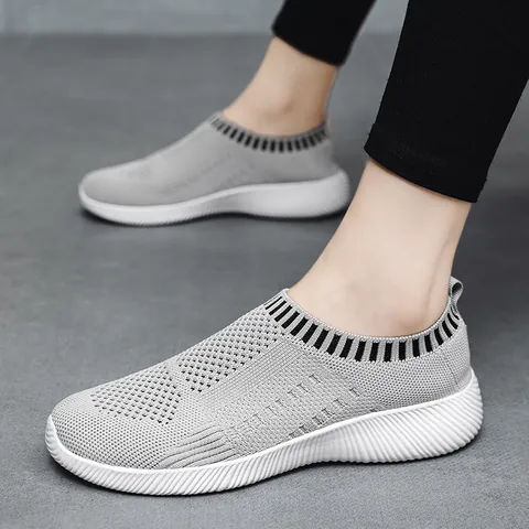 Women Casual Flyknit Slip-on Walking Shoes Ultra-Light Breathable Comfort Loafers For Middle-Aged Elderly 2025 Spring Summer