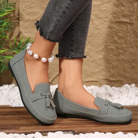 Women's Retro Tassel Loafers PU Leather Flat Slip-On Shoes With Stitching Detail Round Toe Lightweight Casual Loafers Women