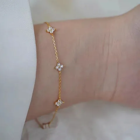 Élégant Bracelet Trèfle à Quatre Feuilles en Zirconia pour Femmes Mode Plaqué Or Cuivre Chaîne Bracelet Délicat Floral Incrusté Bijoux de Luxe Léger