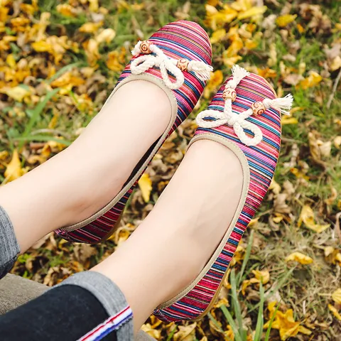 Women Ethnic Style Striped Canvas Flat Shoes Vintage Old Beijing Cloth Shoes With Bowknot Wood Bead Decor Ballet Flats