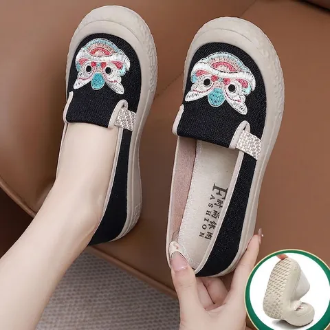 Neuer Chinesischer Stil Damen Segeltuch Loafer Bestickt Löwenkopf Traditionelle Peking Stoffschuhe Slipper Atmungsaktiv Flache Schuhe